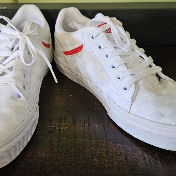 VANS 8.5 Women's Checkerboard White Red Worn once or twice at the most. W/Box - Picture 2 of 9